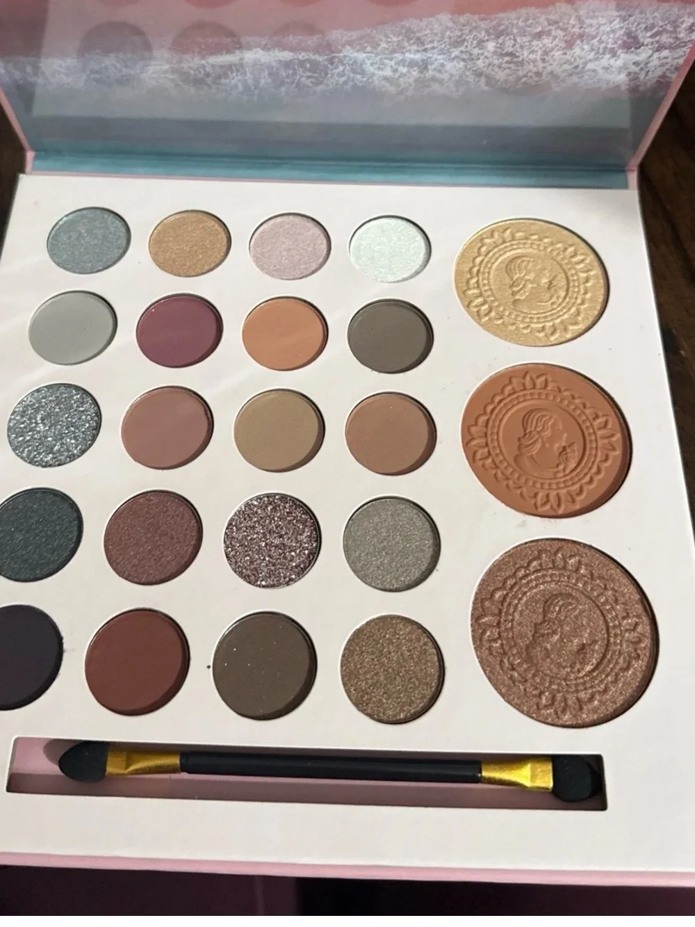 Solamei Neutral & Shimmer Eyeshadow and Highlight Palette - Pink, Brown, Gold